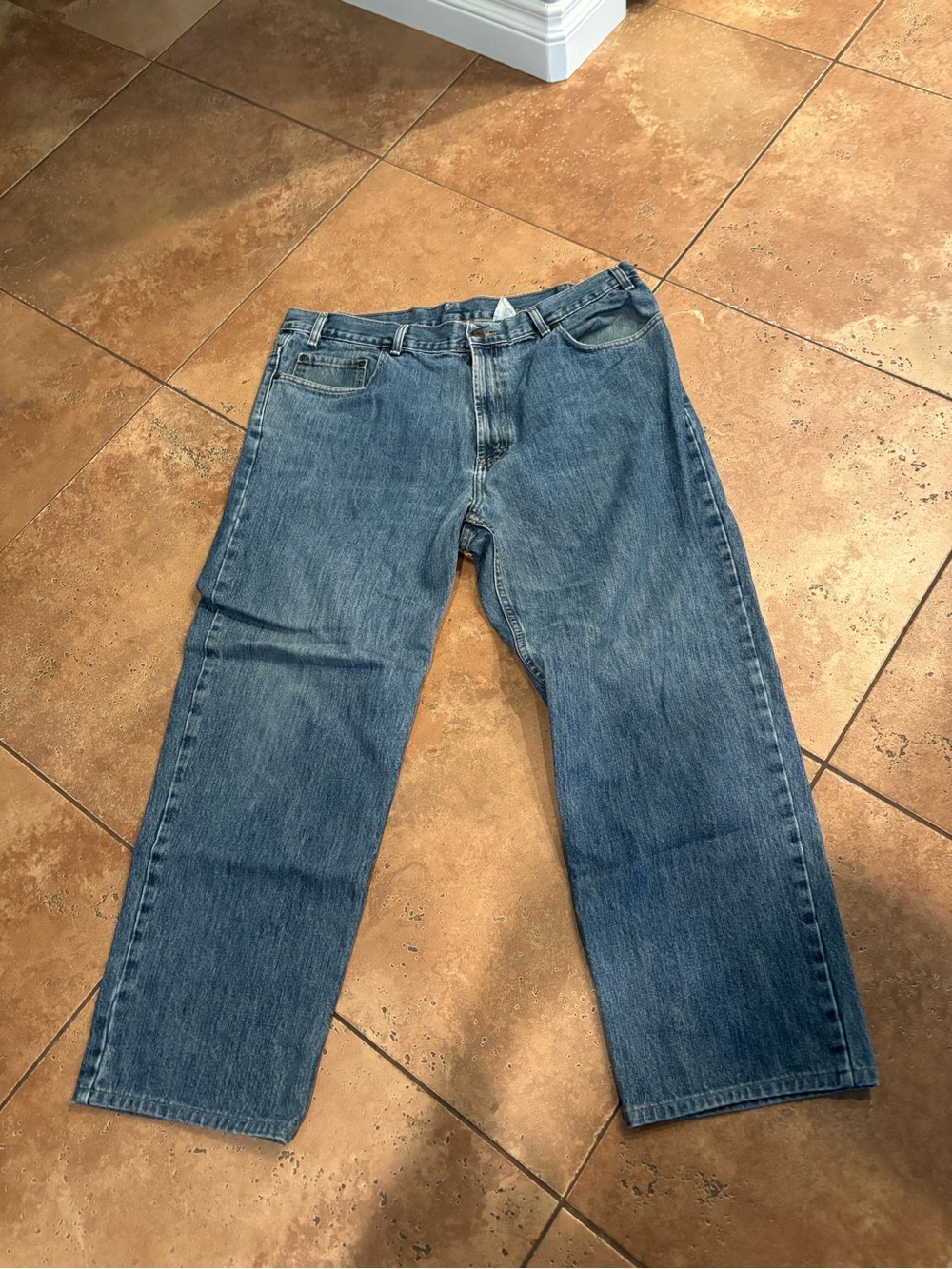 Kirkland Signature Relaxed Fit Men's Jeans in Medium Blue
